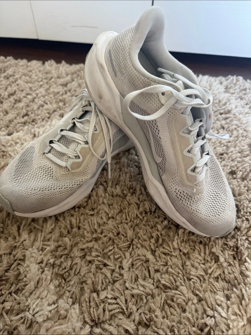 Nike Men’s White/Light Gray Mesh Running Sneakers